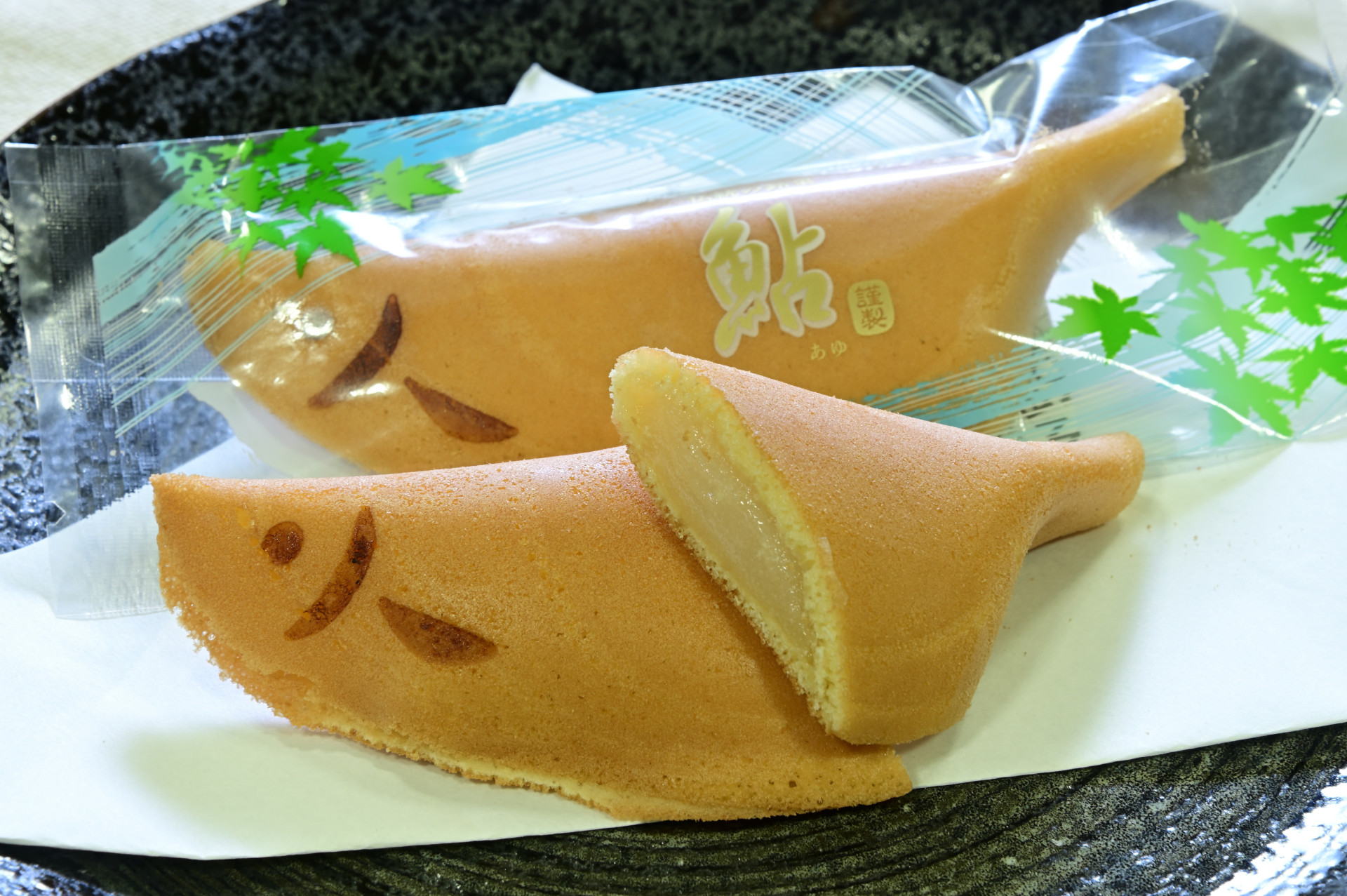 伝統の鮎銘菓と期待のニューフェイス【食のコラム】